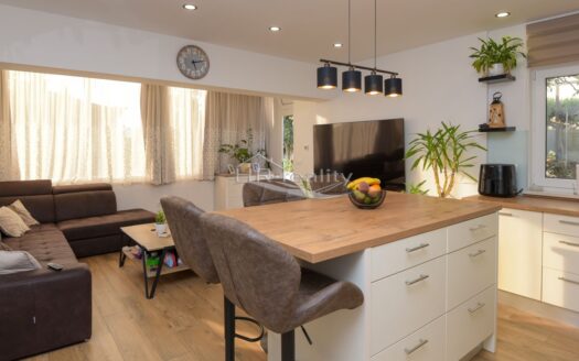 Rogoznica – zariadený apartmán vo vyhľadávanej lokalite
