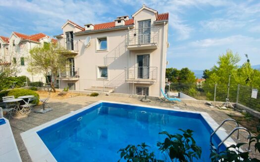 ☀Brač(HR)- Kompletne zariadený 3 izbový apartmán so spoločným bazénom☀