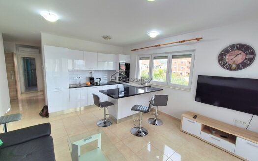 Seget Donji – zariadený apartmán s výhľadom na more