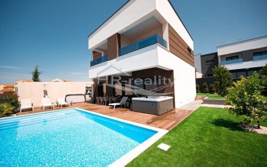 Chorvátsko, Novalja – luxusná vila s bazénom a pohľadom na more