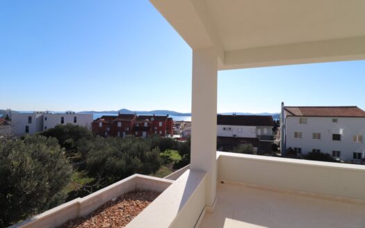 ☀Vodice(HR)-3-izbový apartmán s nádvorím a panoramatickým výhľadom na more v novostavbe☀