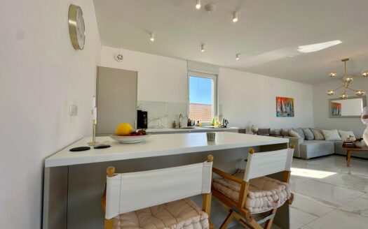 Trogir, Čiovo – zariadený penthouse vo vyhľadávanej lokalite