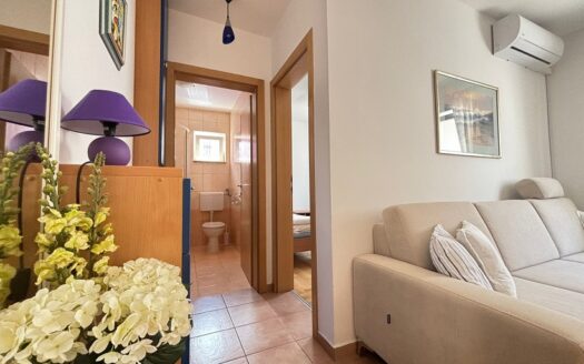 ☀NOVALJA (HR) –  2-izbový apartmán 45 m2 s terasou v 2.rade u mora