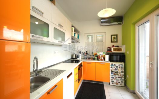 Pakoštane – zariadený apartmán s výhľadom na more