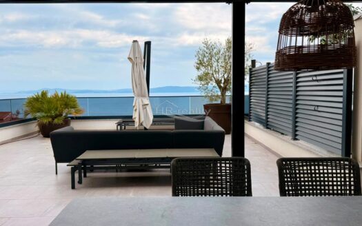 Trogir, Čiovo – zariadený penthouse so súkromnou strešnou terasou