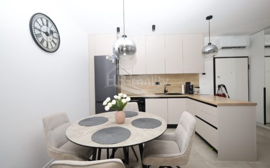 Vodice – zariadený apartmán s pohľadom na more